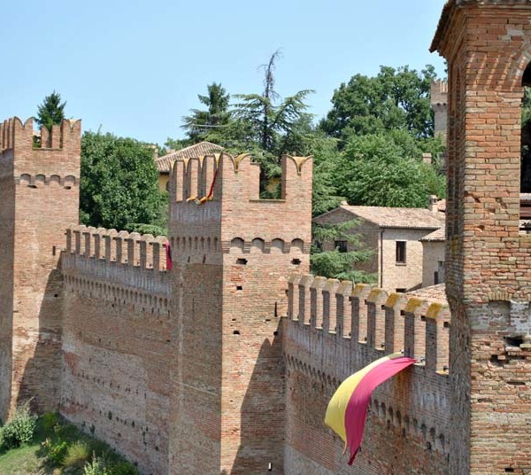 Castello di Gradara Pesaro Ascoli Piceno in bus g.t.